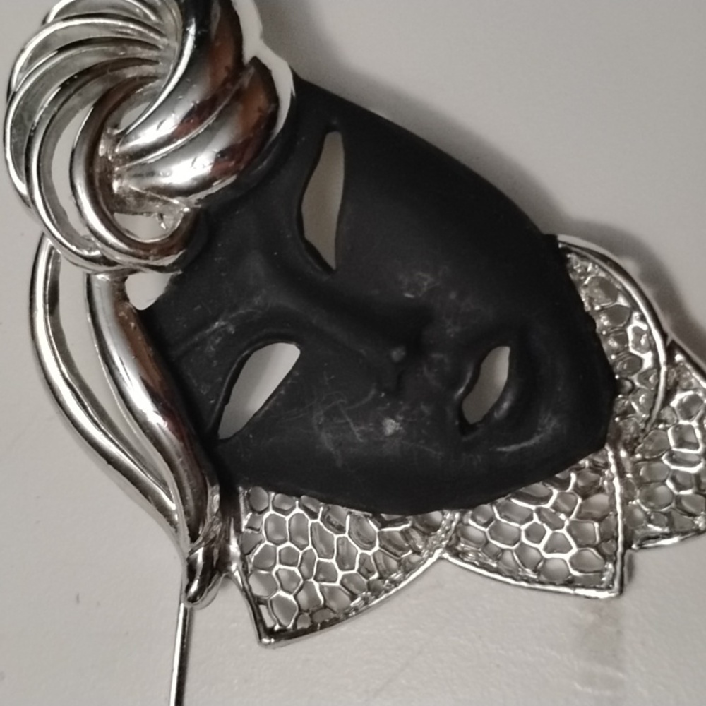 Chic Silver and Black Face Brooch